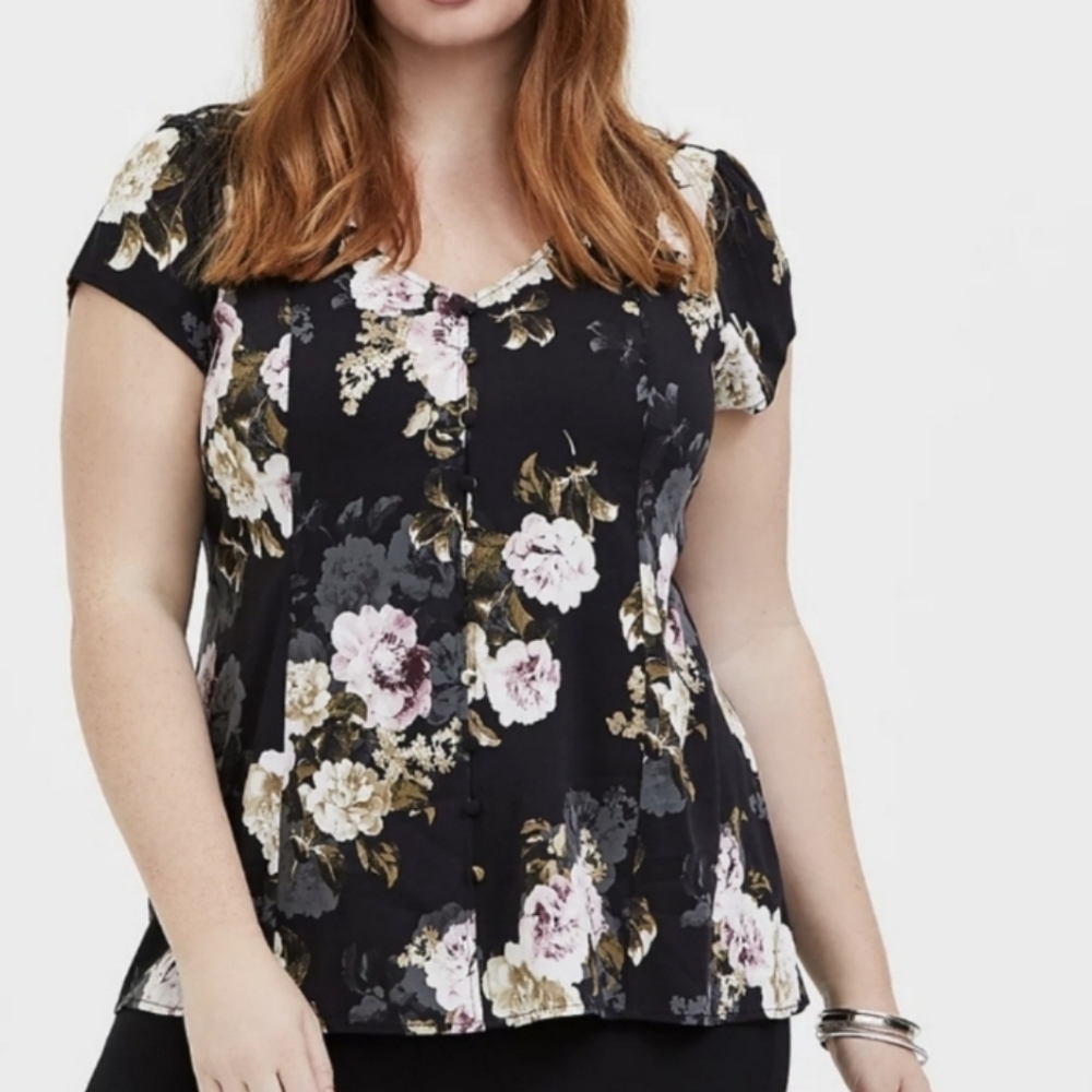 Torrid floral stretch Challis lace up back blouse